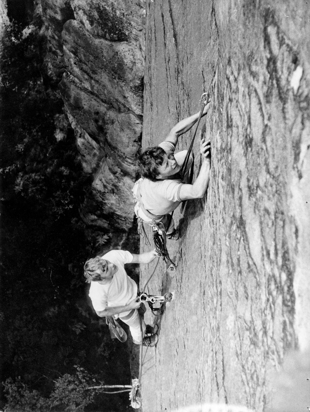 Pavel Čepička, jistí Petr Vyskočil (Drábské světničky, 1985, foto: Zdeněk Strnad)